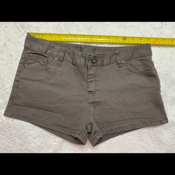 FASHION SHORT ORIGINAL - Picture 2 of 9